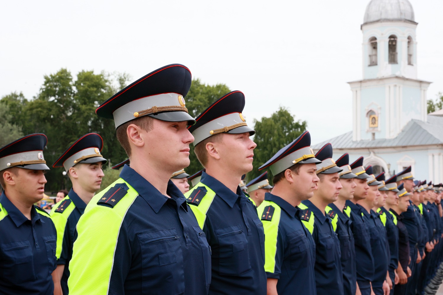 Лучших сотрудников региональной дорожно-патрульной службы чествовали вчера в Вологде.