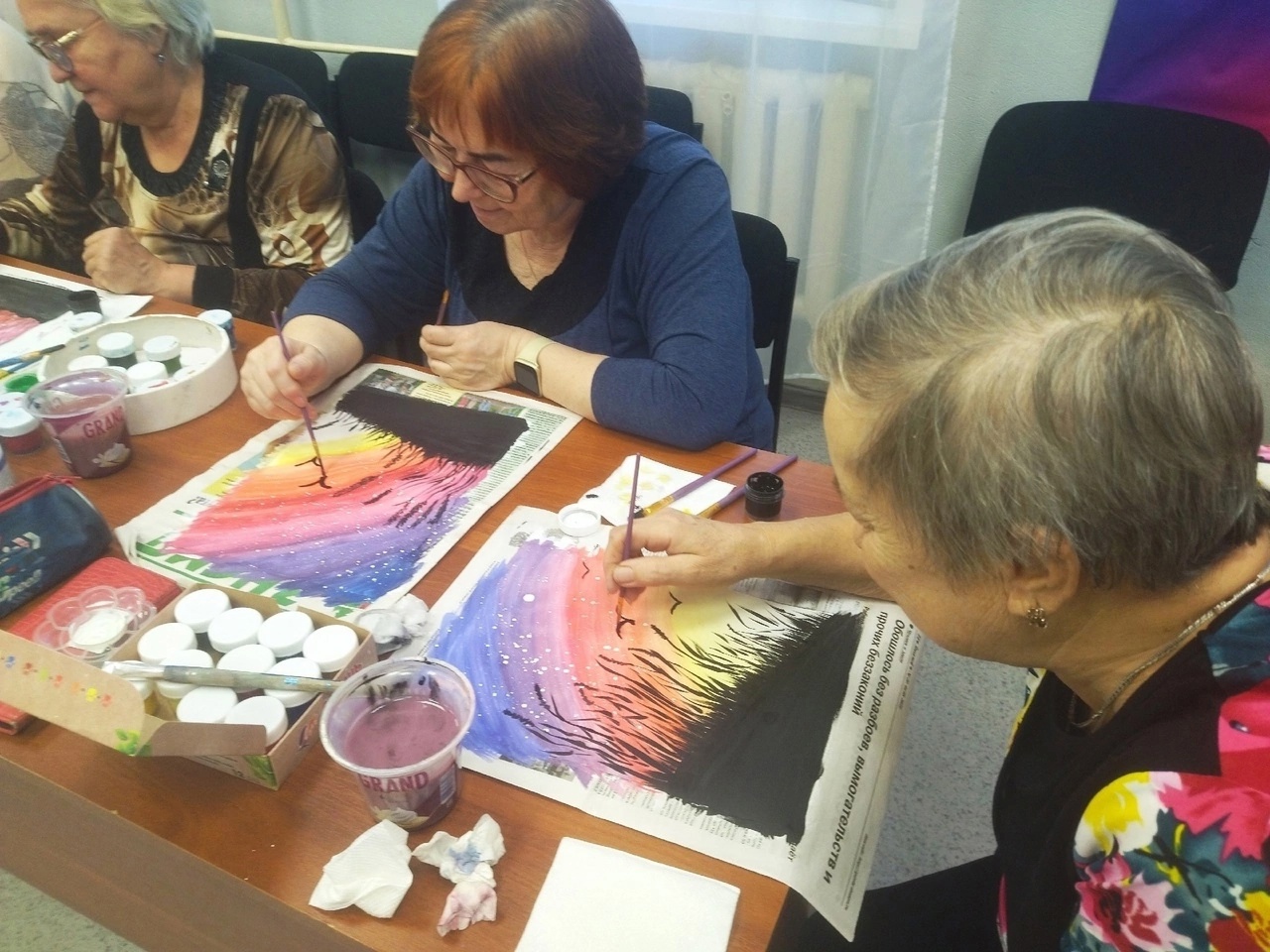 В вологодских Центрах общения старшего поколения работают изостудии.