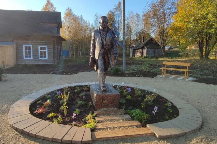 Памятник Николаю Рубцову открыли на духовной родине поэта. Памятник Николаю Рубцову открыли на духовной родине поэта.