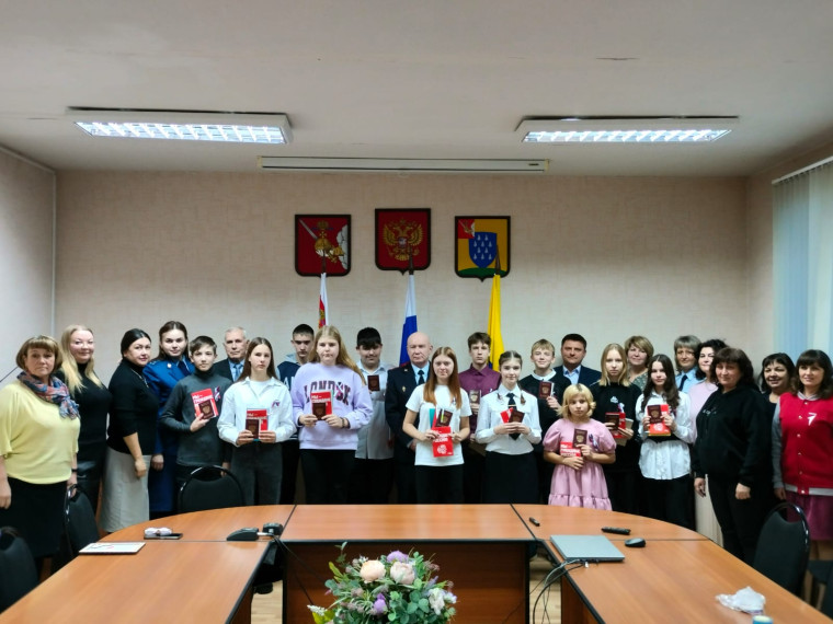 торжественное мероприятие по вручению паспортов. торжественное мероприятие по вручению паспортов.