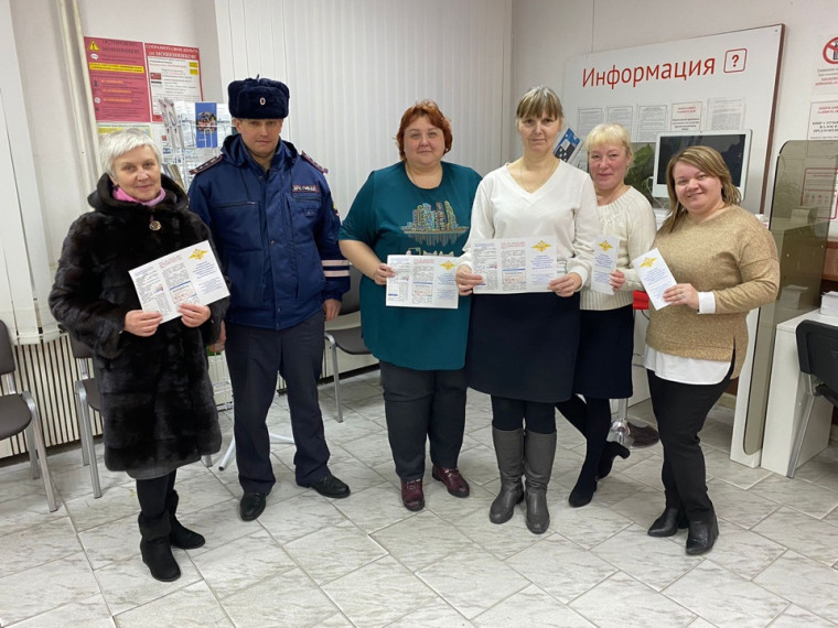 В Харовском округе полицейские присоединились к акции «Государственные услуги в электронном виде». В Харовском округе полицейские присоединились к акции «Государственные услуги в электронном виде».