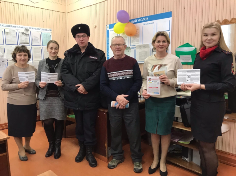 В Харовске полицейские провели информационную акцию в рамках проекта «Единый день профилактики мошенничеств». В Харовске полицейские провели информационную акцию в рамках проекта «Единый день профилактики мошенничеств».